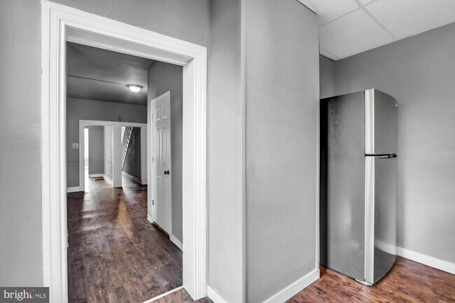 Building Photo - Coming Soon - Spacious 3 Bedroom 1.5 Bath ...
