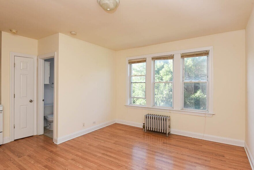 Building Photo - 2600 N Kimball Ave