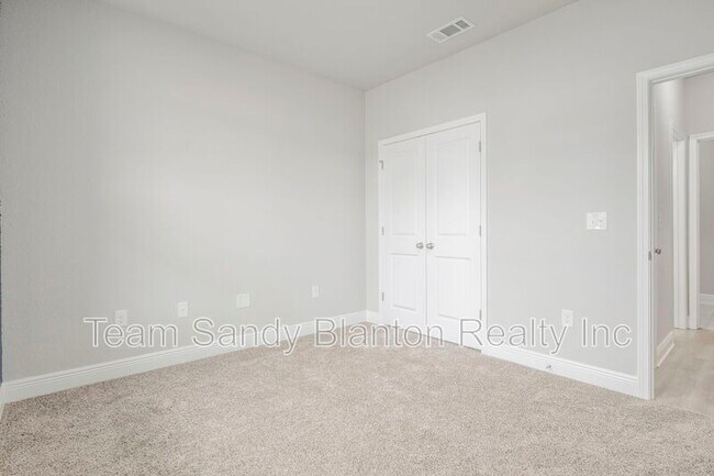 Building Photo - 5402 Parkside Dr