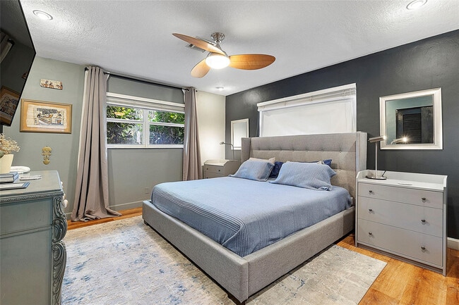 Building Photo - 5260 NE 17th Terrace