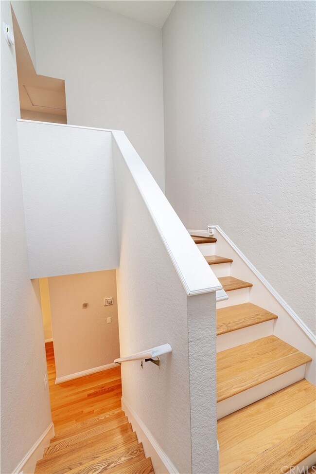 Building Photo - 2421 Vanderbilt Ln