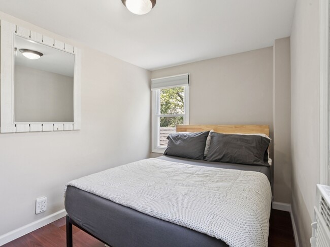 Building Photo - 718 Walnut St.