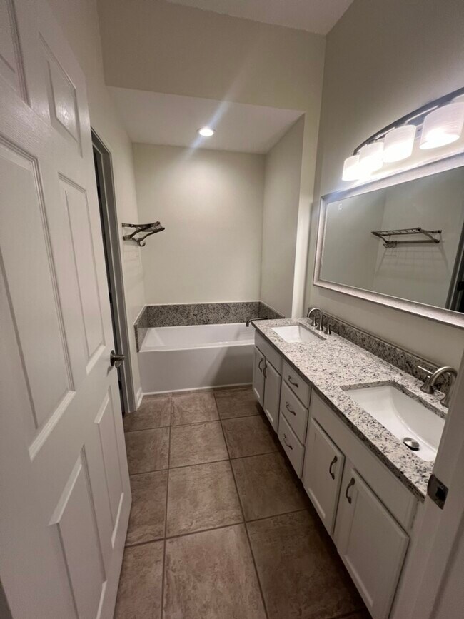 Bedroom #1 bath - 7619 Bay Port Rd