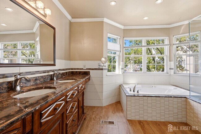 Building Photo - 50 Glen Oaks Ct