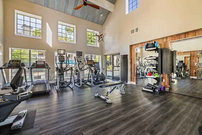 Building Photo - Bristol Commons