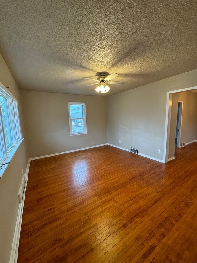 Building Photo - Stylishly Renovated Charming Home on 215 7...