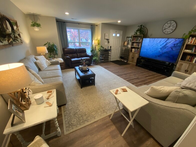 Building Photo - 110 Aaron Pl