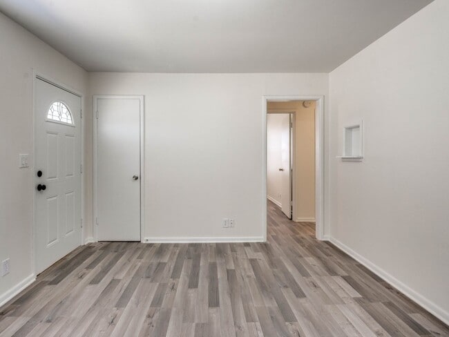 Building Photo - 2 Bedroom, 1 Bath Home in Shawnee!