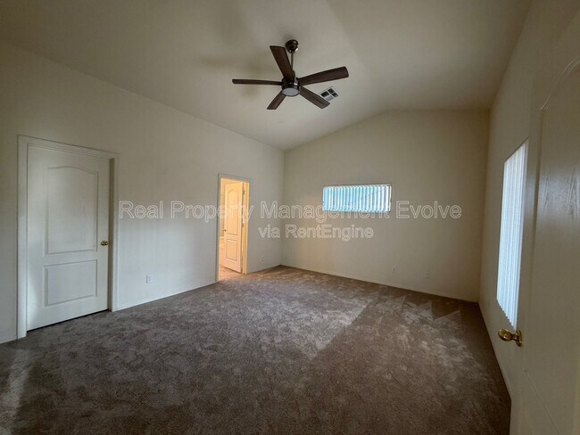 Building Photo - 15847 W Saguaro Ln