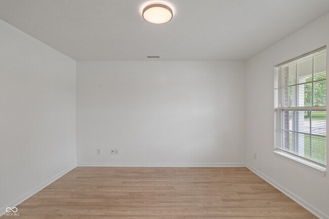 Building Photo - 2310 Liatris Dr