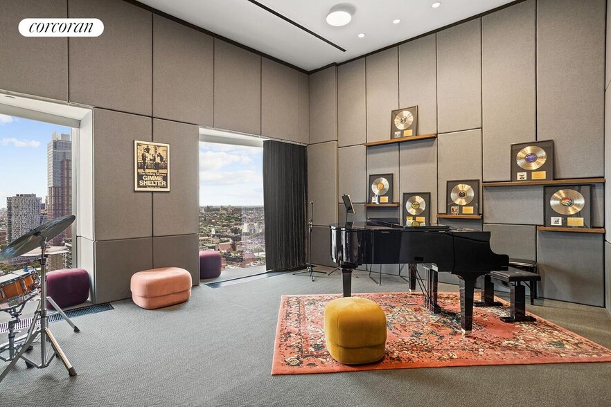 Building Photo - 11 Hoyt St