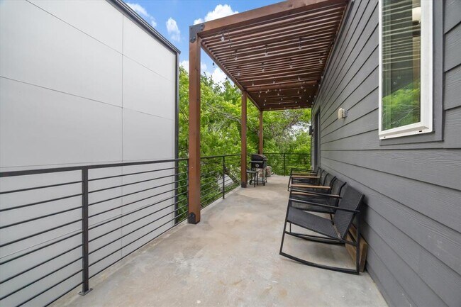 Building Photo - 3309 Gillespie St