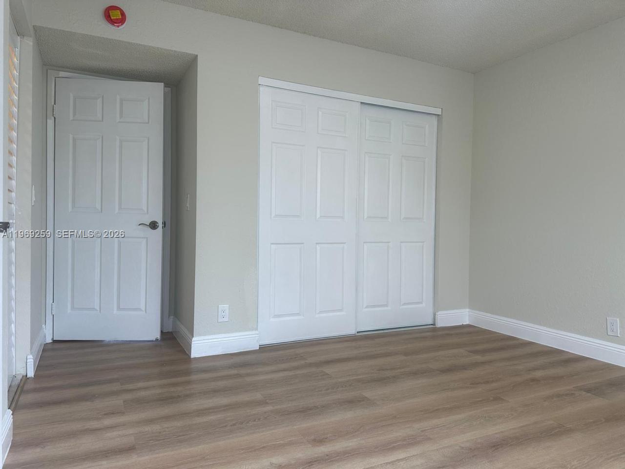 Building Photo - 1463 Lake Crystal Dr