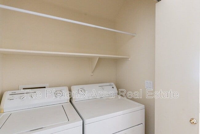 Building Photo - 2600 E Springfield Pl