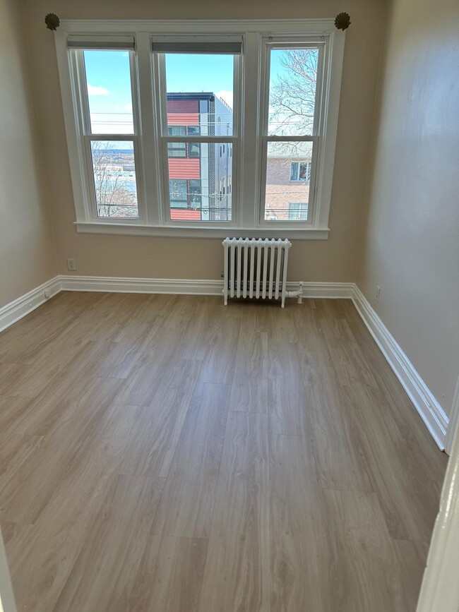 Building Photo - 268 Columbia Ave