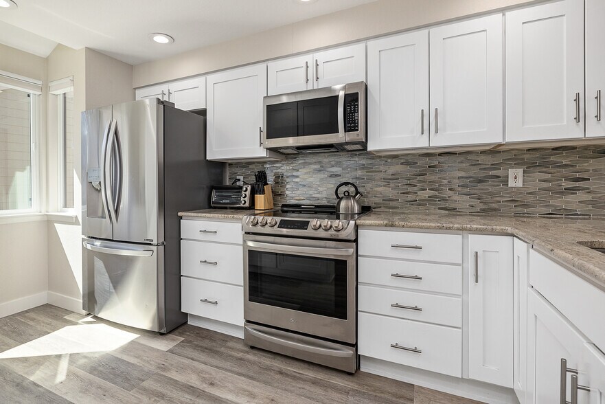 Upgraded appliances - 1927 S Teal Ln