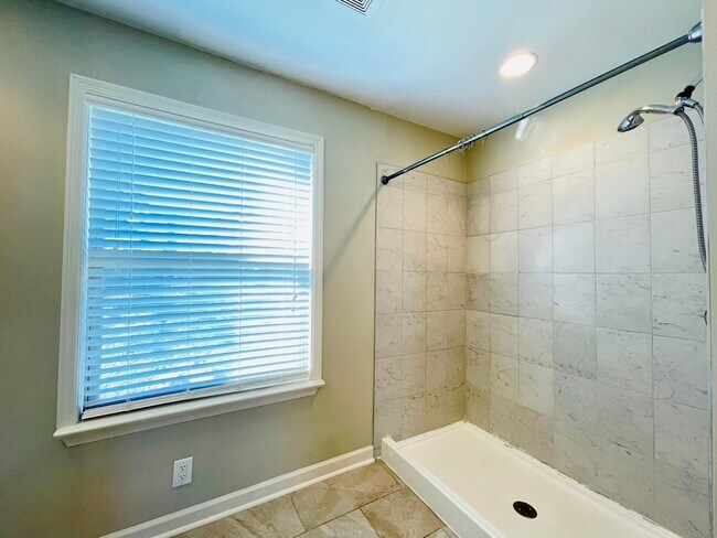 Building Photo - 223 Raintree Ln