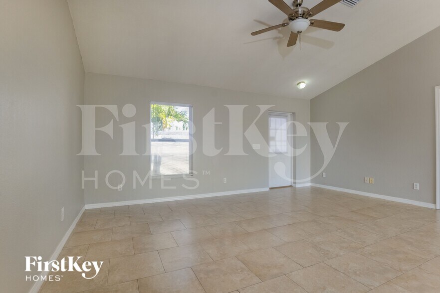 Building Photo - 1810 NW 21st Terrace