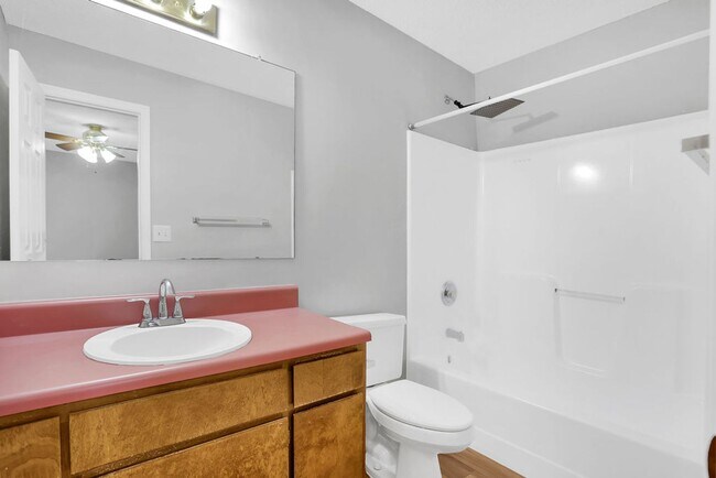 Building Photo - 3 bedroom 2.5 bath home