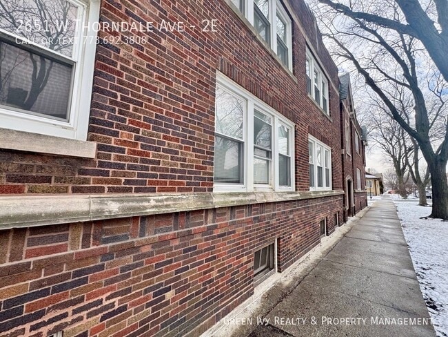 Building Photo - 2651 W Thorndale Ave