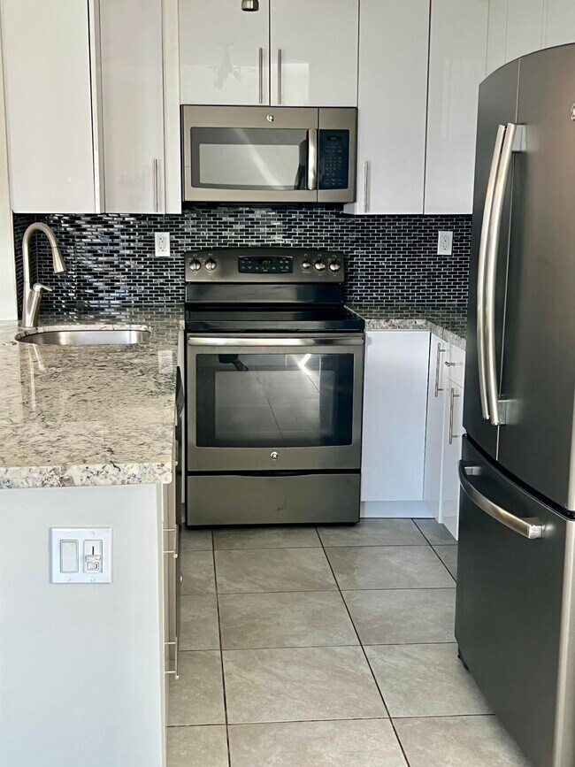 Building Photo - 150 Burgandy Way