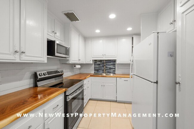 Building Photo - Expansive La Jolla Village 2 Bedroom at De...