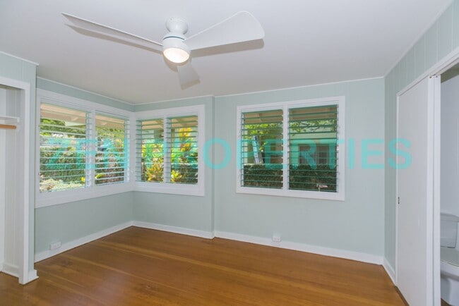 Building Photo - 3167 Charles St