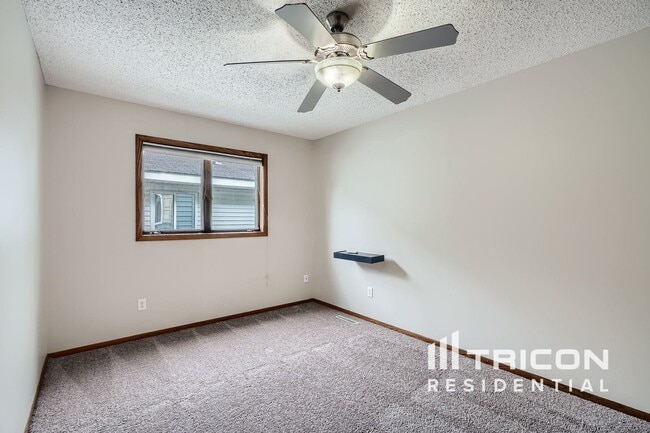 Building Photo - 1180 4th St W