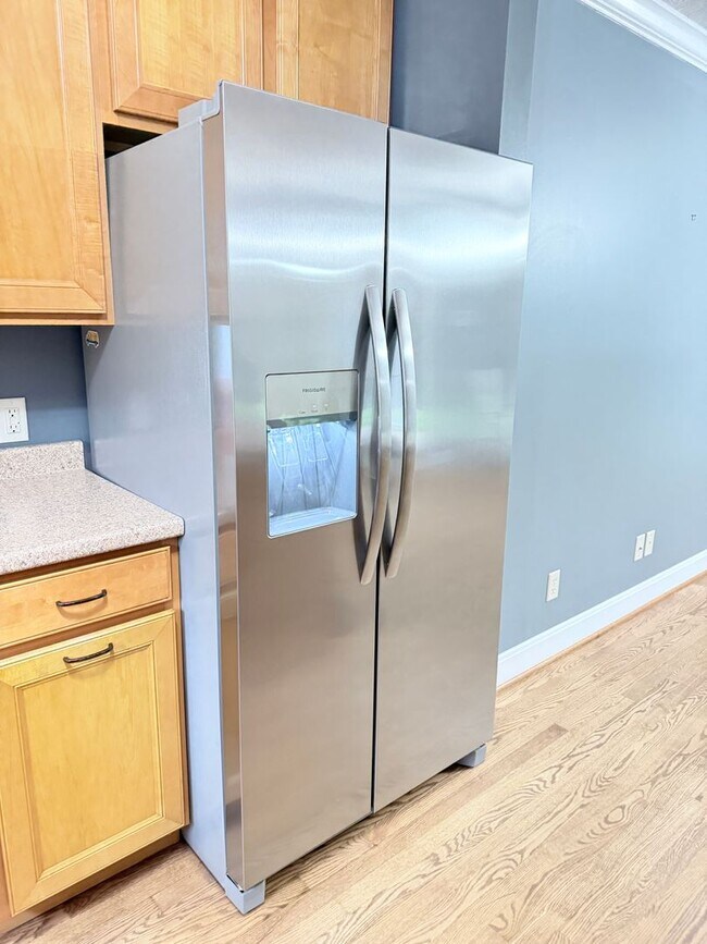 Building Photo - Beautiful brick, ranch home in the Enka School district. 3 bedrooms, 2 bathrooms!