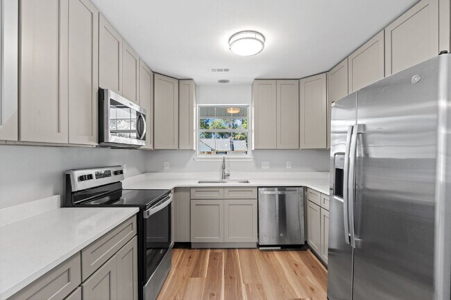 Building Photo - 3 Bedroom 2 bath home on a corner lot in the Telfair community