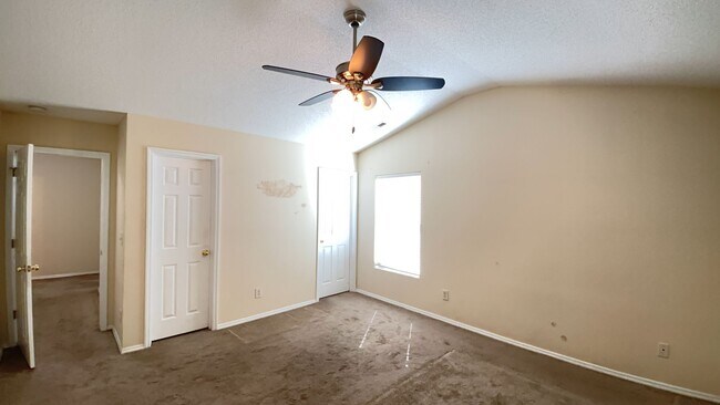 Building Photo - 3 bedroom/2 bath home in Bellegrove