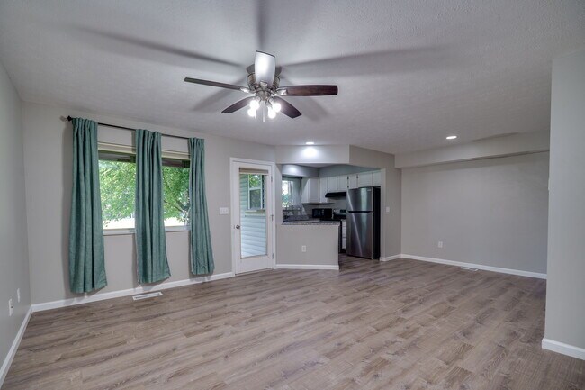 Building Photo - 1540 Spinnaker Way