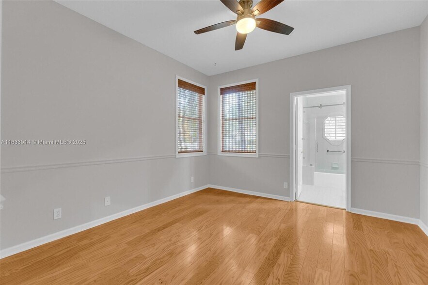 Building Photo - 2553 Bay Pointe Dr