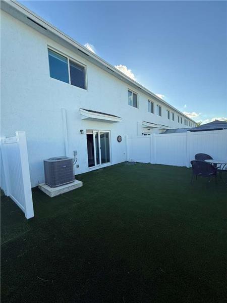 Building Photo - 1020 NW 5th Terrace