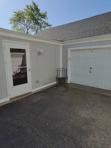 Primary Photo - 6505 W 83rd St