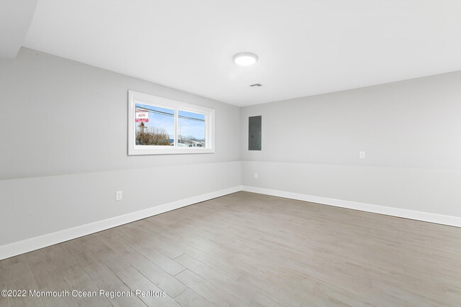 Building Photo - 2 Middlesex Rd