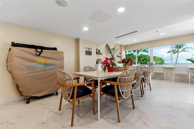 Building Photo - 710 N Ocean Blvd