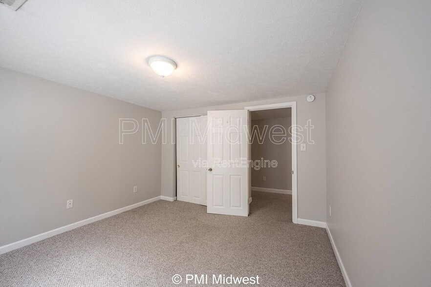 Building Photo - 395 E Main St