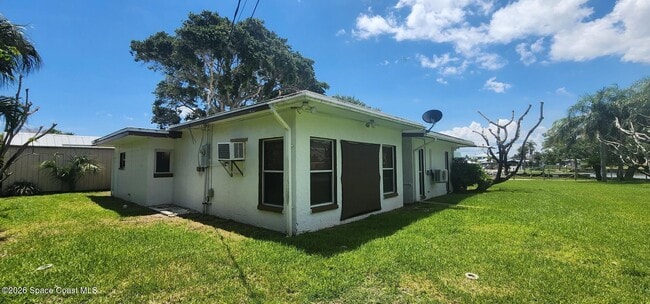 Building Photo - 485 N Shore Dr