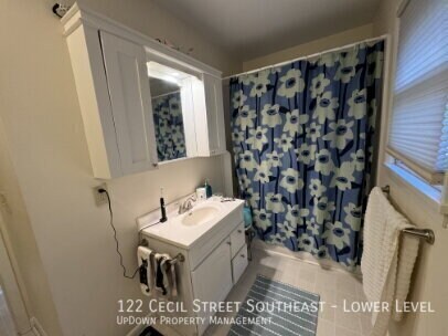 Building Photo - 122 Cecil St SE