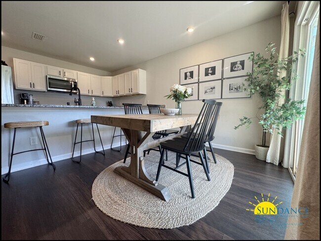 Building Photo - Stunning 4 Bedroom home in the sought-after Price Farms Plantation Community!