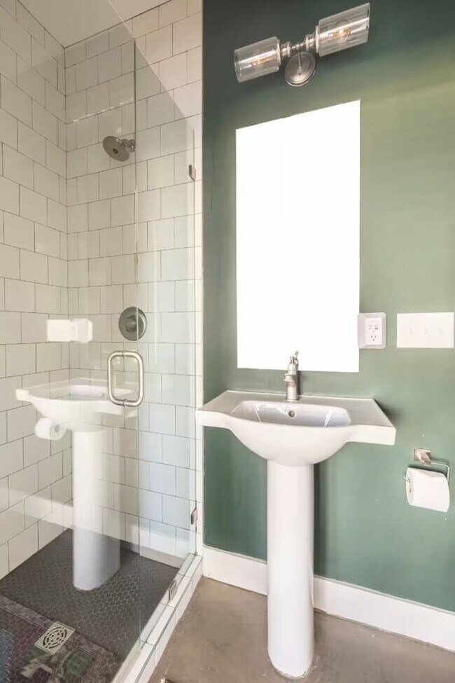 Building Photo - Spacious 3BR Condo in Nashville
