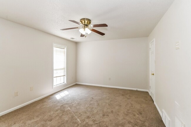 Building Photo - 5819 Garden Ridge Dr
