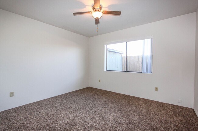 Building Photo - 635 Dameron Dr