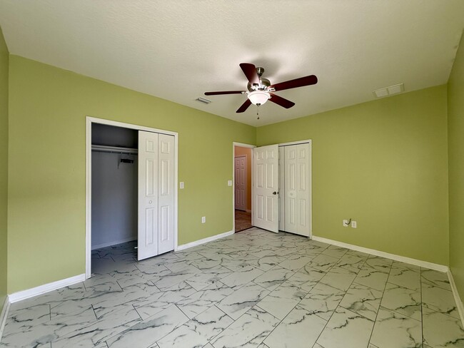Building Photo - 5997 Ridge Lake Cir