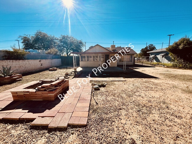 Building Photo - 3707 E Glenn St