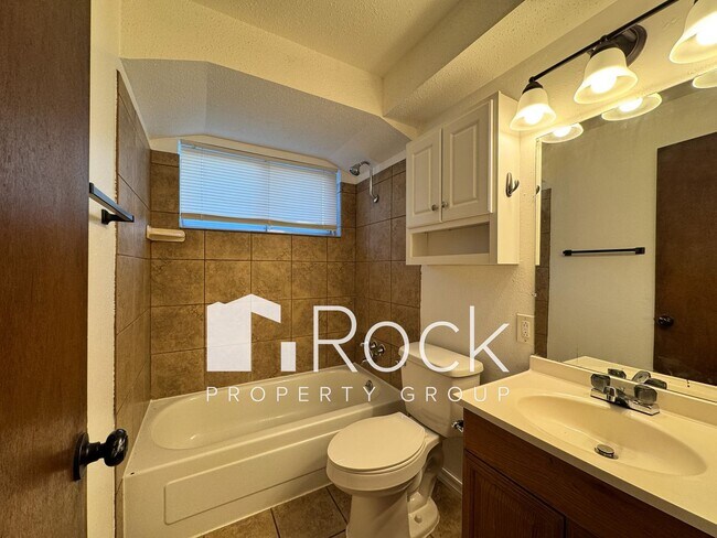 Building Photo - 3Bed/1Bath Home in Moore with Covered Fron...