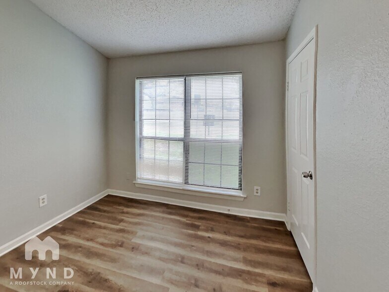 Building Photo - 156 High Pointe Ln