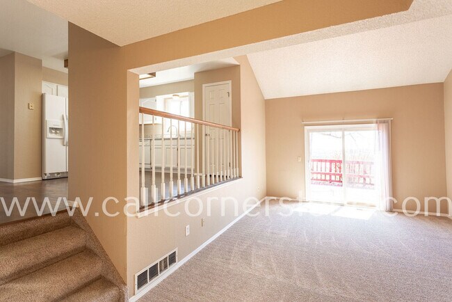 Building Photo - 940 Royal Crown Ln
