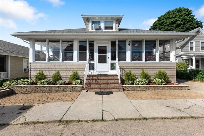 Building Photo - 13 5th St